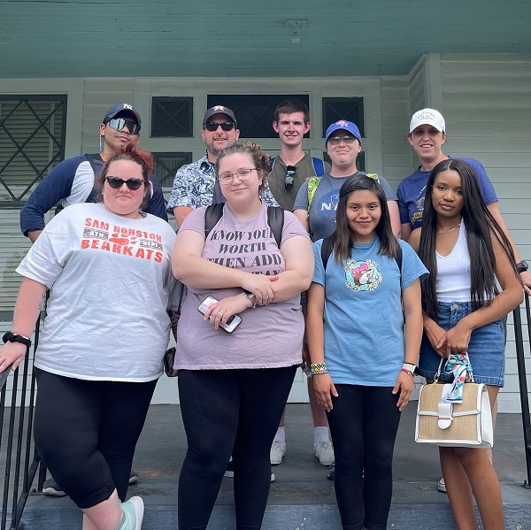 SHSU Students in group trip to MLK home. 